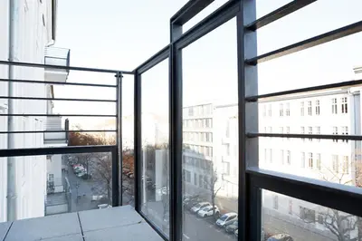 Ein Balkon oder eine Terrasse in der Unterkunft SC 01 by ROCKCHAIR Apartments l SUPERHOST Status l 2 Bedrooms Boxspringbeds Balcony Elevator - Cozy Family & Business Flair welcomes you!