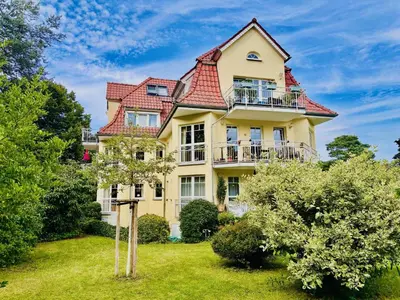 Ein Garten an der Unterkunft Villa Kurpark Bad Saarow