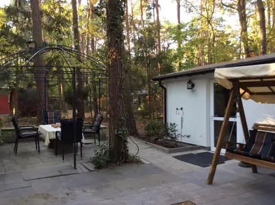 Das Gebäude in dem sich das Ferienhaus befindet
