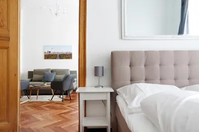 Ein Bett oder Betten in einem Zimmer der Unterkunft KATZ by ROCKCHAIR Apartments l SUPERHOST Status l 3 Bedrooms Boxspringbeds 2 Bathrooms in City Center - Cozy Family & Business Flair welcomes you!