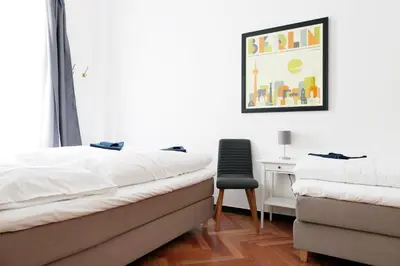 Ein Bett oder Betten in einem Zimmer der Unterkunft KATZ by ROCKCHAIR Apartments l SUPERHOST Status l 3 Bedrooms Boxspringbeds 2 Bathrooms in City Center - Cozy Family & Business Flair welcomes you!
