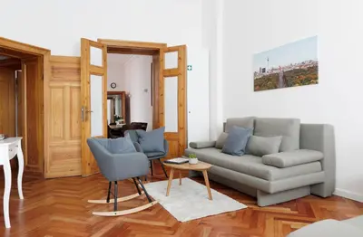 Ein Sitzbereich in der Unterkunft KATZ by ROCKCHAIR Apartments l SUPERHOST Status l 3 Bedrooms Boxspringbeds 2 Bathrooms in City Center - Cozy Family & Business Flair welcomes you!
