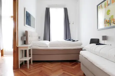 Ein Bett oder Betten in einem Zimmer der Unterkunft KATZ by ROCKCHAIR Apartments l SUPERHOST Status l 3 Bedrooms Boxspringbeds 2 Bathrooms in City Center - Cozy Family & Business Flair welcomes you!