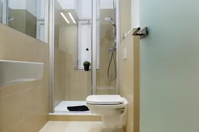 Ein Badezimmer in der Unterkunft KATZ by ROCKCHAIR Apartments l SUPERHOST Status l 3 Bedrooms Boxspringbeds 2 Bathrooms in City Center - Cozy Family & Business Flair welcomes you!