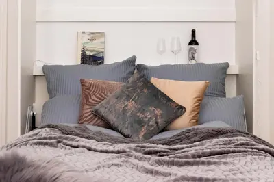 Ein Bett oder Betten in einem Zimmer der Unterkunft 90sqm 2BR Biz LOFT - 5min Central Station