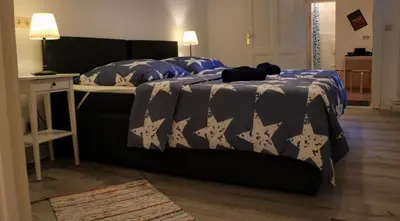 Ein Bett oder Betten in einem Zimmer der Unterkunft L Best Location Kreutzberg Bergmankeiz Central Berlin