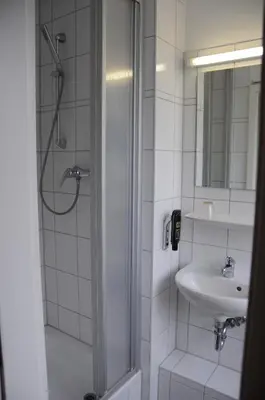 Ein Badezimmer in der Unterkunft Potsdamer Inn