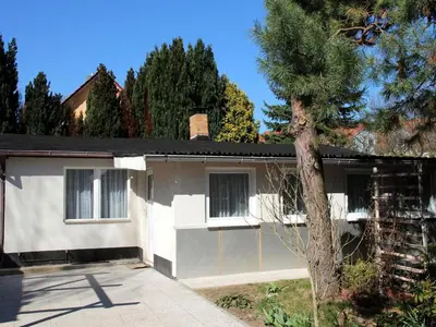 Das Gebäude in dem sich das Ferienhaus befindet