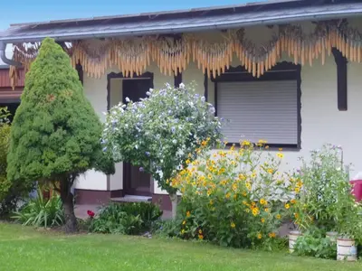 Ein Garten an der Unterkunft Bungalow in Lübben with a terrace