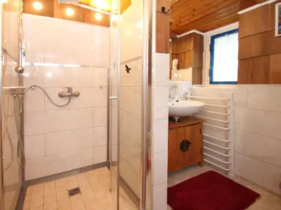 Ein Badezimmer in der Unterkunft Bungalow, Wernsdorf