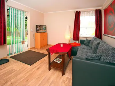 Ein Sitzbereich in der Unterkunft Bungalow Am Spreeufer, Lübben