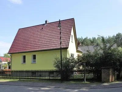 Das Gebäude in dem sich das Ferienhaus befindet