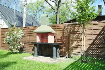 Ein Garten an der Unterkunft Ferienhaus Storchennest 2, Falkensee