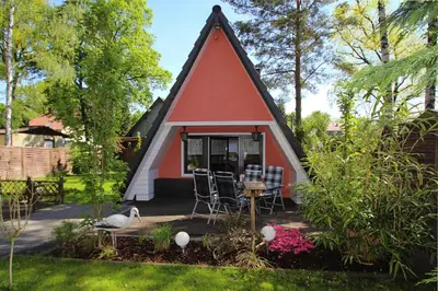 Ein Garten an der Unterkunft Ferienhaus Storchennest 2, Falkensee