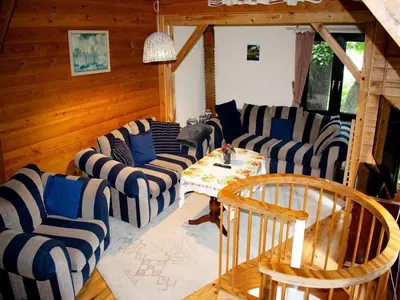 Ein Sitzbereich in der Unterkunft Ferienhaus Seeblick in Goyatz