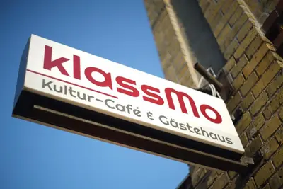 Ein Zertifikat, Auszeichnung, Logo oder anderes Dokument, das in der Unterkunft klassMo Kulturcafe&Gästehaus mit Kulturwerkstatt ausgestellt ist