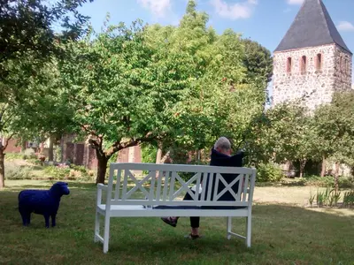 Ein Garten an der Unterkunft Herberge im 