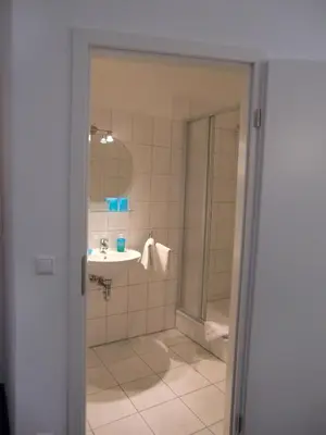 Ein Badezimmer in der Unterkunft Pension Prenzlberg