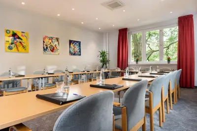 Ein Restaurant oder anderes Speiselokal in der Unterkunft Hotel Aquino Berlin