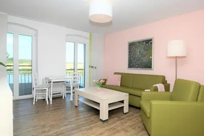 Ein Sitzbereich in der Unterkunft Ferienwohnung am Pfaffe-Kai