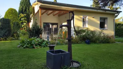 Ein Garten an der Unterkunft Sommerhaus im Grünen