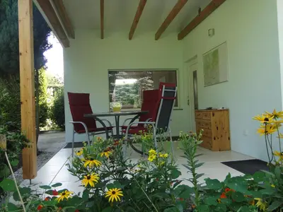 Ein Garten an der Unterkunft Sommerhaus im Grünen