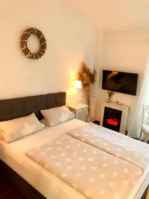 Ein Bett oder Betten in einem Zimmer der Unterkunft Apartment TinyHouse mit Pool, Outdoor Whirlpool und Garten