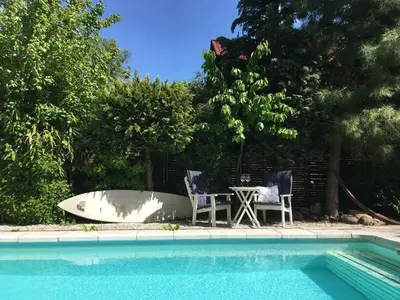 Der Swimmingpool an oder in der Nähe von Apartment TinyHouse mit Pool, Outdoor Whirlpool und Garten