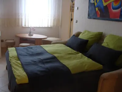 Ein Sitzbereich in der Unterkunft Ferienwohnung Zossen