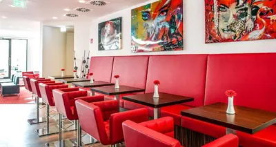 Ein Sitzbereich in der Unterkunft PLAZA Premium Berlin Kurfürstendamm