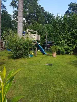 Ein Kinderspielbereich in der Unterkunft Sommerhausrelaxing für gestreßte Menschen