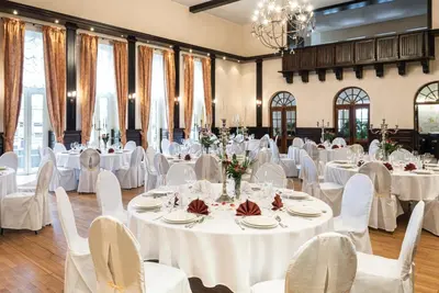 Ein Restaurant oder anderes Speiselokal in der Unterkunft Gutshof Havelland