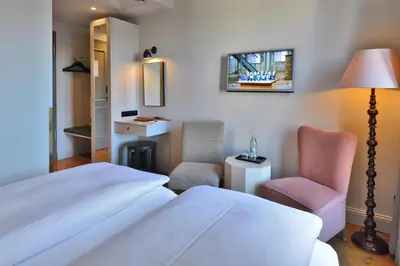Ein Bett oder Betten in einem Zimmer der Unterkunft Monbijou Hotel