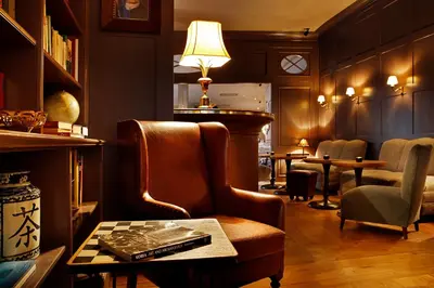 Ein Sitzbereich in der Unterkunft Monbijou Hotel