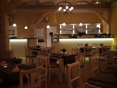 Ein Restaurant oder anderes Speiselokal in der Unterkunft Landhaus Ribbeck