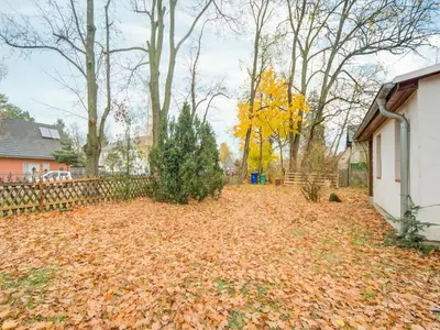 Ein Garten an der Unterkunft Gartenbungalow in Blankenfelde-Mahlow