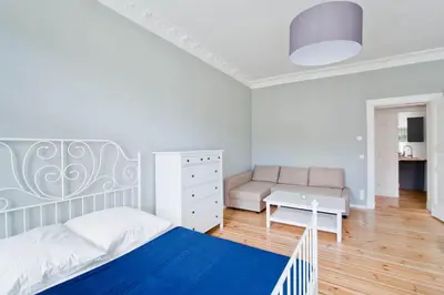 Ein Bett oder Betten in einem Zimmer der Unterkunft Magnificent turn of century flat (legal)