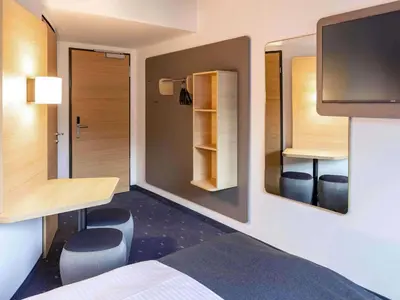 Ein Bett oder Betten in einem Zimmer der Unterkunft B&B Hotel Berlin-Airport