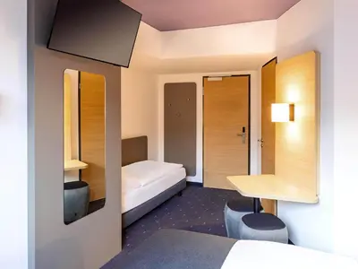 Ein Bett oder Betten in einem Zimmer der Unterkunft B&B Hotel Berlin-Airport