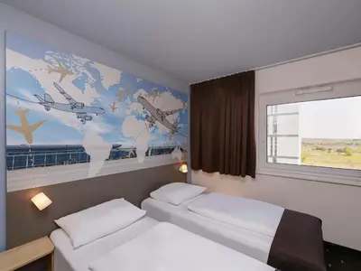 Ein Bett oder Betten in einem Zimmer der Unterkunft B&B Hotel Berlin-Airport