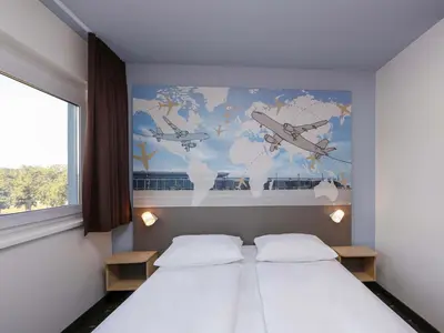 Ein Bett oder Betten in einem Zimmer der Unterkunft B&B Hotel Berlin-Airport
