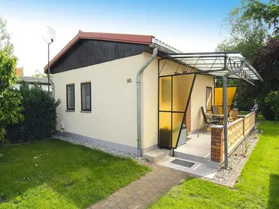 Das Gebäude in dem sich das Ferienhaus befindet
