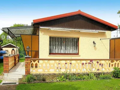 Das Gebäude in dem sich das Ferienhaus befindet