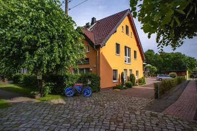 Das Gebäude in dem sich die Ferienwohnung befindet