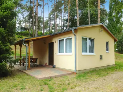 Das Gebäude in dem sich das Ferienhaus befindet
