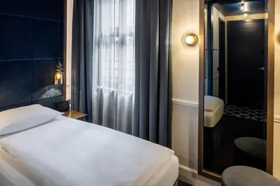 Ein Bett oder Betten in einem Zimmer der Unterkunft Hotel AMO by AMANO Friedrichstraße
