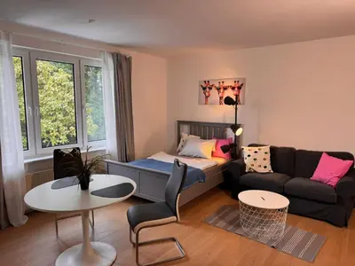 Ein Sitzbereich in der Unterkunft FC-Apartmenthaus Falkensee mit großem Garten und PKW Stellflächen