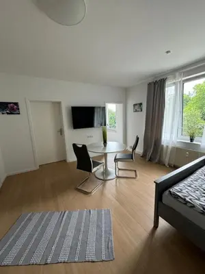 TV/Unterhaltungsangebot in der Unterkunft FC-Apartmenthaus Falkensee mit großem Garten und PKW Stellflächen