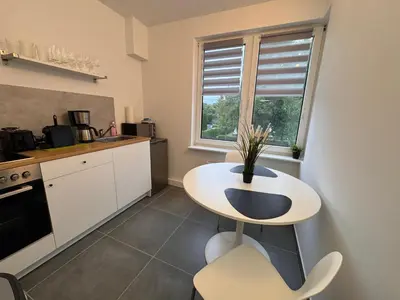 Küche/Küchenzeile in der Unterkunft FC-Apartmenthaus Falkensee mit großem Garten und PKW Stellflächen