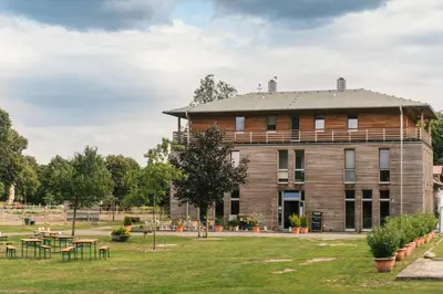 Ein Garten an der Unterkunft Gästehaus am Landgut